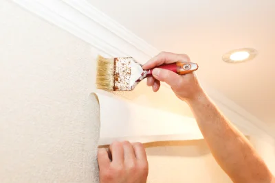 Pose de papier peint à Ousté — revêtements muraux et toiles de verre